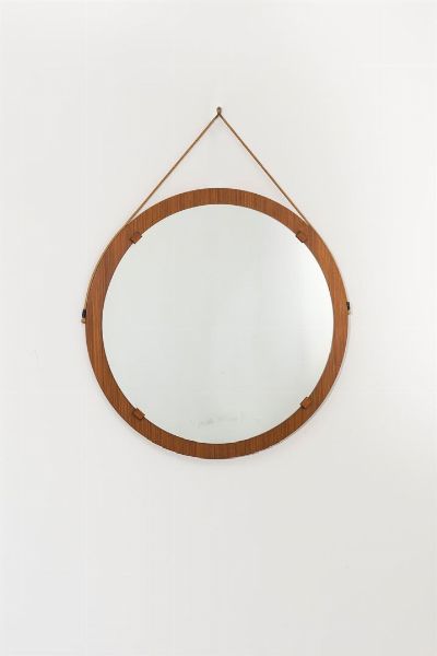 PRODUZIONE ITALIANA : Specchio con cornice in legno di teak. Anni '50 diam cm 91  - Asta Asta 162 Design II - Associazione Nazionale - Case d'Asta italiane