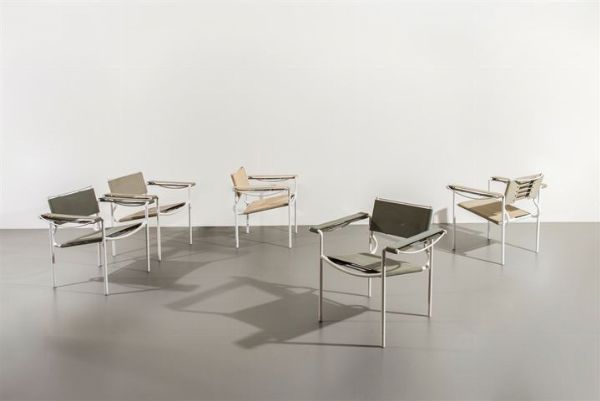 PRODUZIONE ITALIANA : Cinque sedie con struttura in metallo verniciato  sedute  schienali e braccioli in cuoio. Anni '70 cm 71x56x68  - Asta Asta 162 Design II - Associazione Nazionale - Case d'Asta italiane