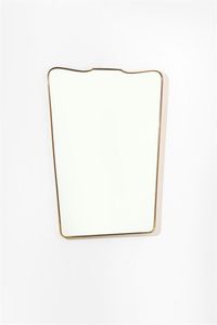 PRODUZIONE ITALIANA - Specchio da parete con bordo in ottone. Anni '50 cm 91x66