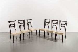 PRODUZIONE ITALIANA - Sei sedie con struttura in legno ebanizzato  sedute imbottite rivestite in similpelle. Anni '50 cm 102x45x41