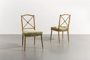 PRODUZIONE FRANCESE - Coppia di sedie con struttura in legno modellato a imitare il bamboo. Anni '30 cm 90x60x50