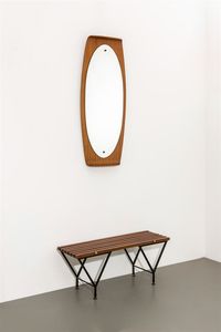 PRODUZIONE ITALIANA - Specchiera con cornice in legno di teak  panchetta con struttura in metallo verniciato e sedute a listelli di  [..]