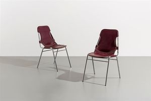 CHARLOTTE PERRIAND  nello stile di - Coppia di sedie con struttura in acciaio cromato  sedute in cuoio. Anni '70 cm 92x44 5x46