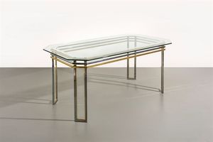 PRODUZIONE ITALIANA - Tavolo con struttura in ottone e metallo cromato  piano in vetro. Anni '70 cm 77x178x97