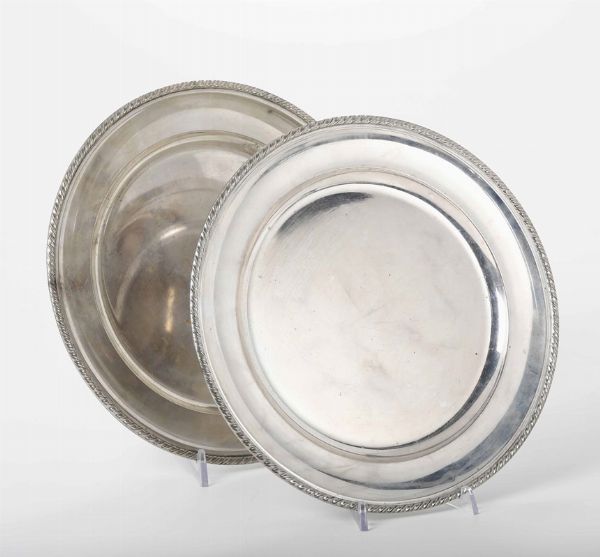 Due piatti argento con bordo a cordone, Italia XX secolo  - Asta Argenti | Asta a Tempo - Associazione Nazionale - Case d'Asta italiane