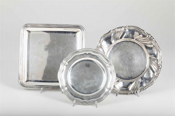 Tre piattini in argento di modelli differenti. Italia XX secolo  - Asta Argenti | Asta a Tempo - Associazione Nazionale - Case d'Asta italiane
