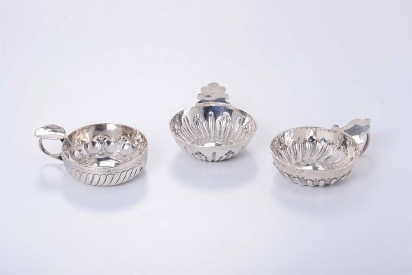 Tre tastevin in argento, Inghilterra (?) XIX secolo  - Asta Argenti | Asta a Tempo - Associazione Nazionale - Case d'Asta italiane
