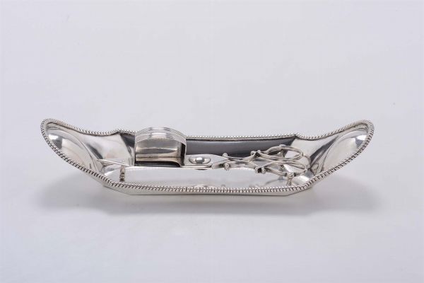 Vassoio in argento con smoccolatoio, 1800  - Asta Argenti | Asta a Tempo - Associazione Nazionale - Case d'Asta italiane