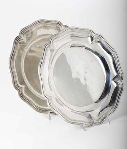 Due piatti in argento in stile settecentesco. Italia XX secolo  - Asta Argenti | Asta a Tempo - Associazione Nazionale - Case d'Asta italiane