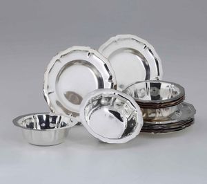 11 piattini in argento e 6 coppette, Okubo, Giappone XX secolo  - Asta Argenti | Asta a Tempo - Associazione Nazionale - Case d'Asta italiane