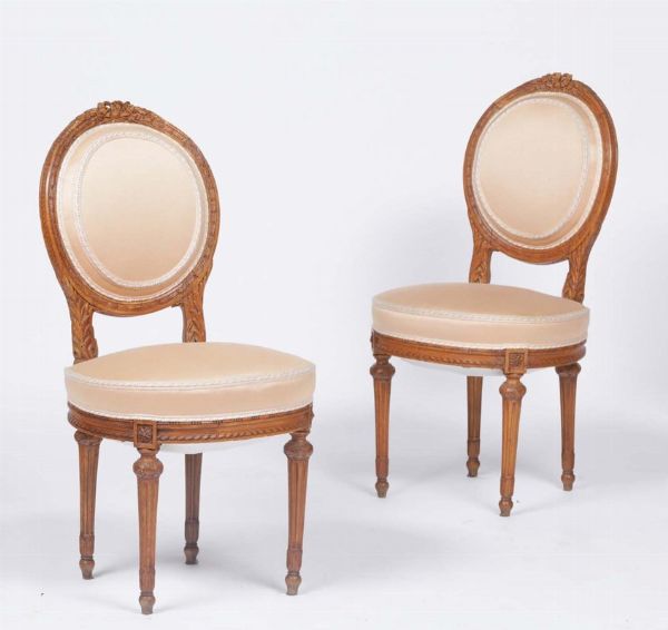 Coppia di sedie in legno intagliato, Francia, epoca Luigi XVI  - Asta Antiquariato V | Asta a Tempo - Associazione Nazionale - Case d'Asta italiane