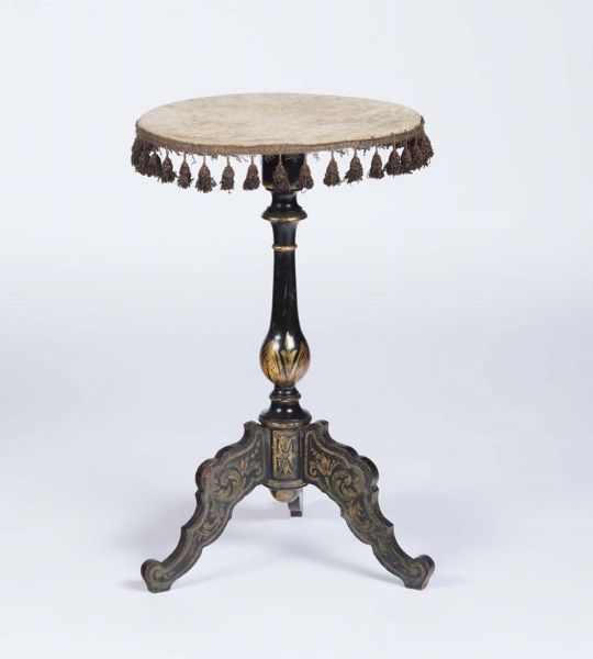 Tavolino in legno ebanizzato, XIX-XX secolo  - Asta Antiquariato V | Asta a Tempo - Associazione Nazionale - Case d'Asta italiane