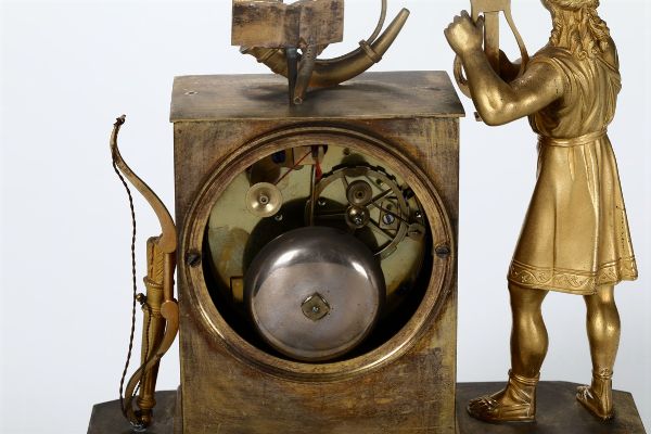 Pendola da tavolo in bronzo dorato, Francia XIX secolo  - Asta Antiquariato V | Asta a Tempo - Associazione Nazionale - Case d'Asta italiane