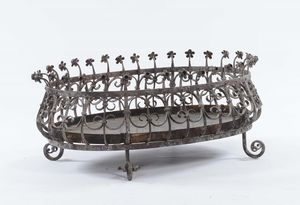 Portafiori in ferro battuto di forma ovale, XVIII secolo  - Asta Antiquariato V | Asta a Tempo - Associazione Nazionale - Case d'Asta italiane