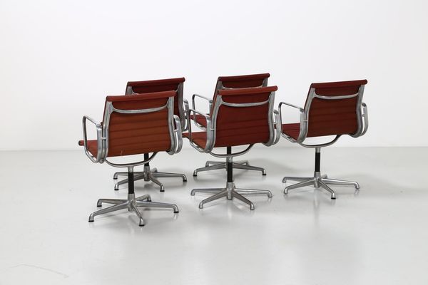 EAMES CHARLES & RAY (1907 - 1978) : Cinque sedie serie Aluminium group, produzione ICF su licenza Herman Miller,1958. (5)  - Asta ASTA 291 - DESIGN (online) - Associazione Nazionale - Case d'Asta italiane