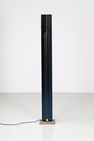 TAKAHAMA KAZUHIDE (n. 1930) : Lampada da terra modello Totem, produzione Sirrah, 1982.  - Asta ASTA 291 - DESIGN (online) - Associazione Nazionale - Case d'Asta italiane