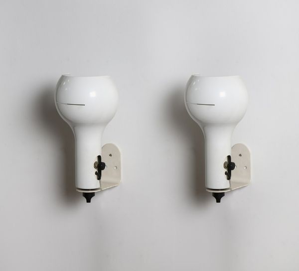 COLOMBO JOE (1930 - 1971) : Coppia di lampade da parete, modello Flash 0227, produzione Oluce, 1968. (2)  - Asta ASTA 291 - DESIGN (online) - Associazione Nazionale - Case d'Asta italiane