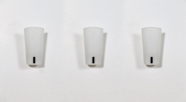 MANIFATTURA ITALIANA : Tre lampade da parete anni 60. (3)  - Asta ASTA 291 - DESIGN (online) - Associazione Nazionale - Case d'Asta italiane