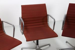 EAMES CHARLES & RAY (1907 - 1978) : Cinque sedie serie Aluminium group, produzione ICF su licenza Herman Miller,1958. (5)  - Asta ASTA 291 - DESIGN (online) - Associazione Nazionale - Case d'Asta italiane