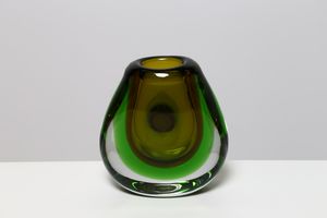 MANIFATTURA MURANESE - Vaso piriforme in pesante vetro sommerso nei colori del bruno e verde. Anni 50.
