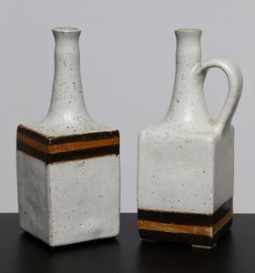 GAMBONE BRUNO (n. 1936) - Coppia di vasi a bottiglia, anni '70.
