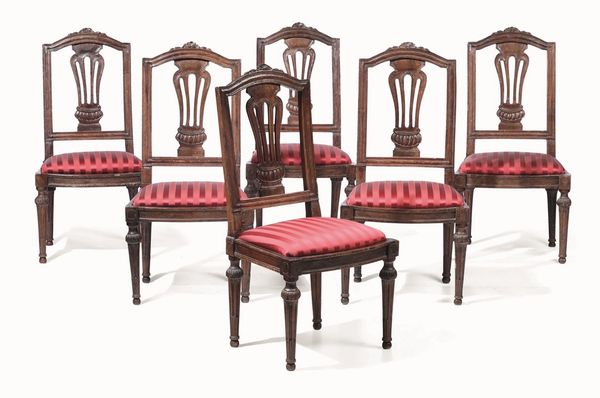 Sei sedie in noce intagliato, XVIII-XIX secolo  - Asta Antiquariato | Asta a Tempo - Associazione Nazionale - Case d'Asta italiane