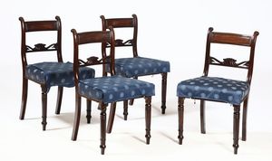 Tavolo circolare e quattro sedie, Inghilterra XIX-XX secolo  - Asta Antiquariato | Asta a Tempo - Associazione Nazionale - Case d'Asta italiane