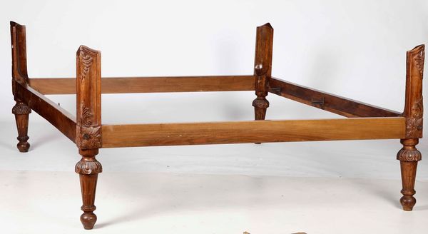 Letto in legno intagliato, XIX secolo  - Asta Antiquariato Selected | Asta a Tempo - Associazione Nazionale - Case d'Asta italiane