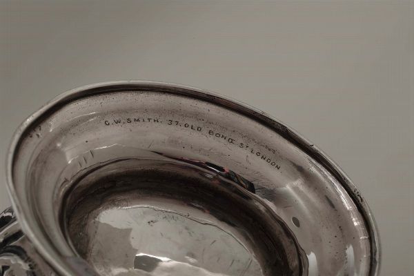 Brocca in argento sbalzato e cesellato. Londra 1821, argentiere William Brown  - Asta Argenti da Collezione - Associazione Nazionale - Case d'Asta italiane