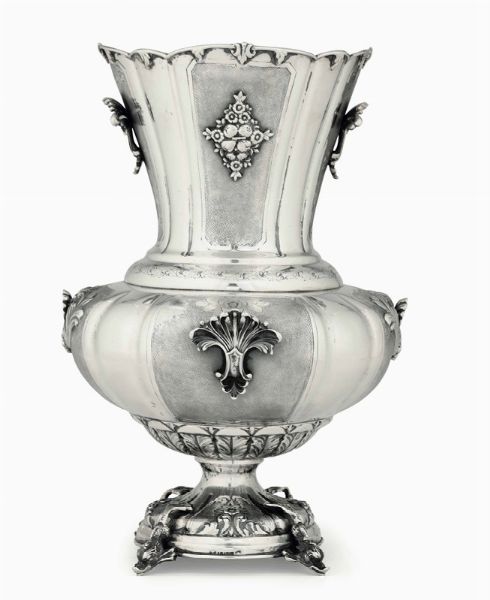 Due vasi in argento. Argenteria artistica italiana del XX secolo  - Asta Argenti da Collezione - Associazione Nazionale - Case d'Asta italiane