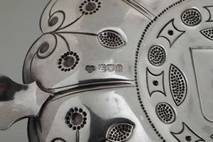 Ciotola con manici a forma di conchiglia in argento sterling. Goldsmith's and Silversmith's Company. Londra 1909 i  - Asta Argenti da Collezione - Associazione Nazionale - Case d'Asta italiane