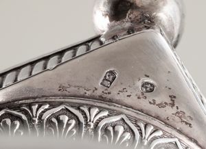 Due zuccheriere in argento fuso e sbalzato. Una manifattura europea del XX secolo  - Asta Argenti da Collezione - Associazione Nazionale - Case d'Asta italiane