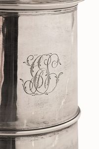 Tankard in argento fuso, sbalzato e cesellato, Londra 1736-1737, argentiere Dike Impey  - Asta Argenti da Collezione - Associazione Nazionale - Case d'Asta italiane