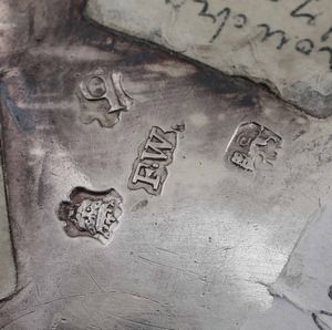 Tankard in argento fuso, sbalzato e cesellato. Londra 1751, argentiere Fuller White  - Asta Argenti da Collezione - Associazione Nazionale - Case d'Asta italiane