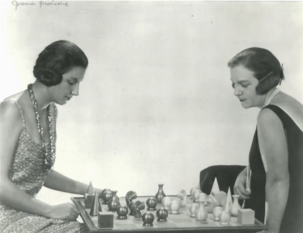 Man Ray : Senza titolo (giuoco degli scacchi)  - Asta Fotografia: Under 1K - Associazione Nazionale - Case d'Asta italiane