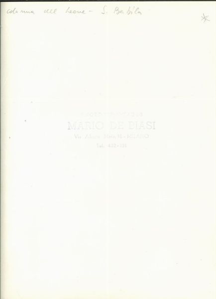 Mario de Biasi : Milano - Colonna del Leone, San Babila  - Asta Fotografia: Under 1K - Associazione Nazionale - Case d'Asta italiane