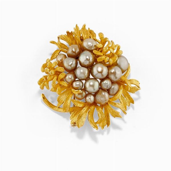 Spilla in oro giallo 18K e perle  - Asta Jewelry Week / Gioielli, Orologi, Argenti e Monete - Associazione Nazionale - Case d'Asta italiane
