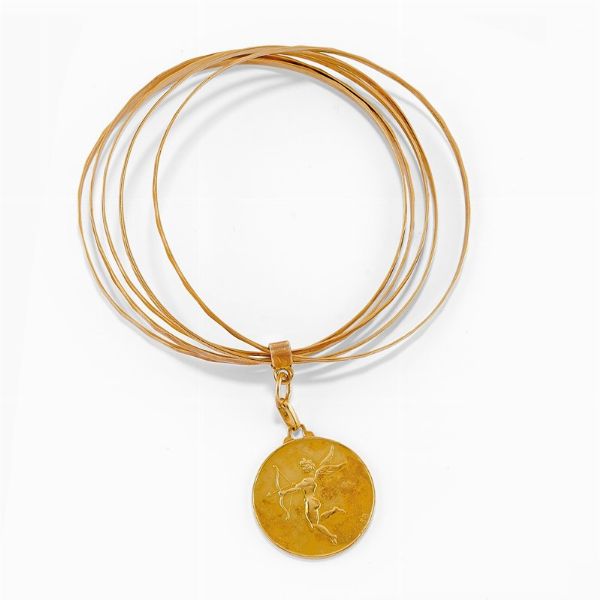 Bracciale con pendente in oro giallo 18K  - Asta Jewelry Week / Gioielli, Orologi, Argenti e Monete - Associazione Nazionale - Case d'Asta italiane