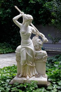 MANIFATTURA ITALIANA DEL XX SECOLO - Donna con leone in marmo di Carrara.