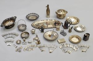 ARGENTIERE DEL XX SECOLO - Lotto di oggetti in argento di varia caratura composto da vari elementi.