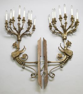 MANIFATTURA FRANCESE DEL XIX SECOLO - Coppia di candelieri in bronzo dorato a 8 luci.