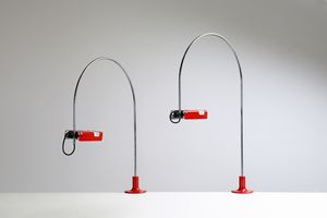 COLOMBO JOE (1930 - 1971) - Coppia di lampade da tavolo a morsetto modello Spider, produzione Oluce, 1965.