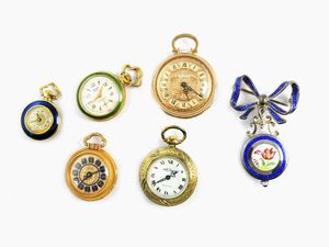 Cinque piccoli orologi da tasca per donna in metallo e uno con spilla in argento  - Asta Orologi - Associazione Nazionale - Case d'Asta italiane