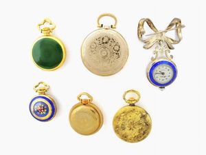 Cinque piccoli orologi da tasca per donna in metallo e uno con spilla in argento  - Asta Orologi - Associazione Nazionale - Case d'Asta italiane