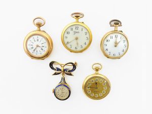 Cinque piccoli orologi da tasca per donna in oro giallo di cui uno con spilla a fiocco  - Asta Orologi - Associazione Nazionale - Case d'Asta italiane