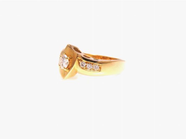 Anello in oro giallo con diamanti  - Asta Gioielli - Associazione Nazionale - Case d'Asta italiane