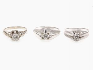 Tre anelli solitari in oro bianco con diamanti  - Asta Gioielli - Associazione Nazionale - Case d'Asta italiane