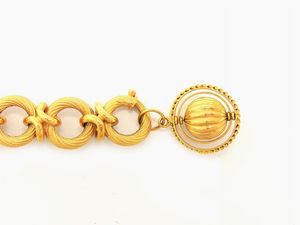 Bracciale in oro giallo con pendente  - Asta Gioielli - Associazione Nazionale - Case d'Asta italiane