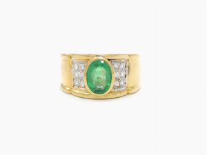 Anello in oro giallo con diamanti e smeraldo  - Asta Gioielli - Associazione Nazionale - Case d'Asta italiane