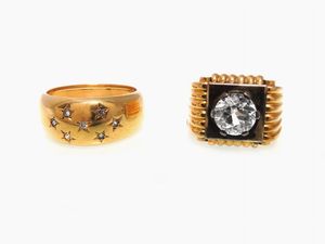Due anelli in oro giallo e argento con pietre incolori  - Asta Gioielli - Associazione Nazionale - Case d'Asta italiane